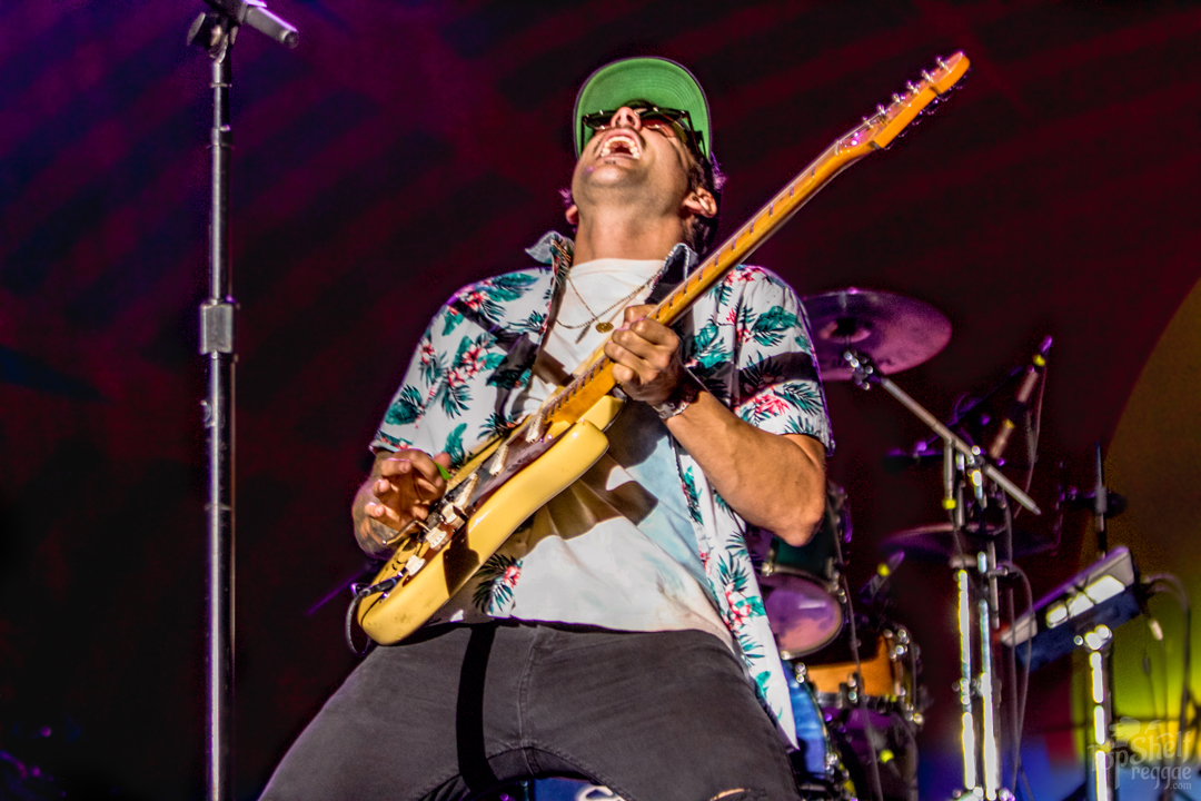 stick got the people going (as they always do), high-fiving the